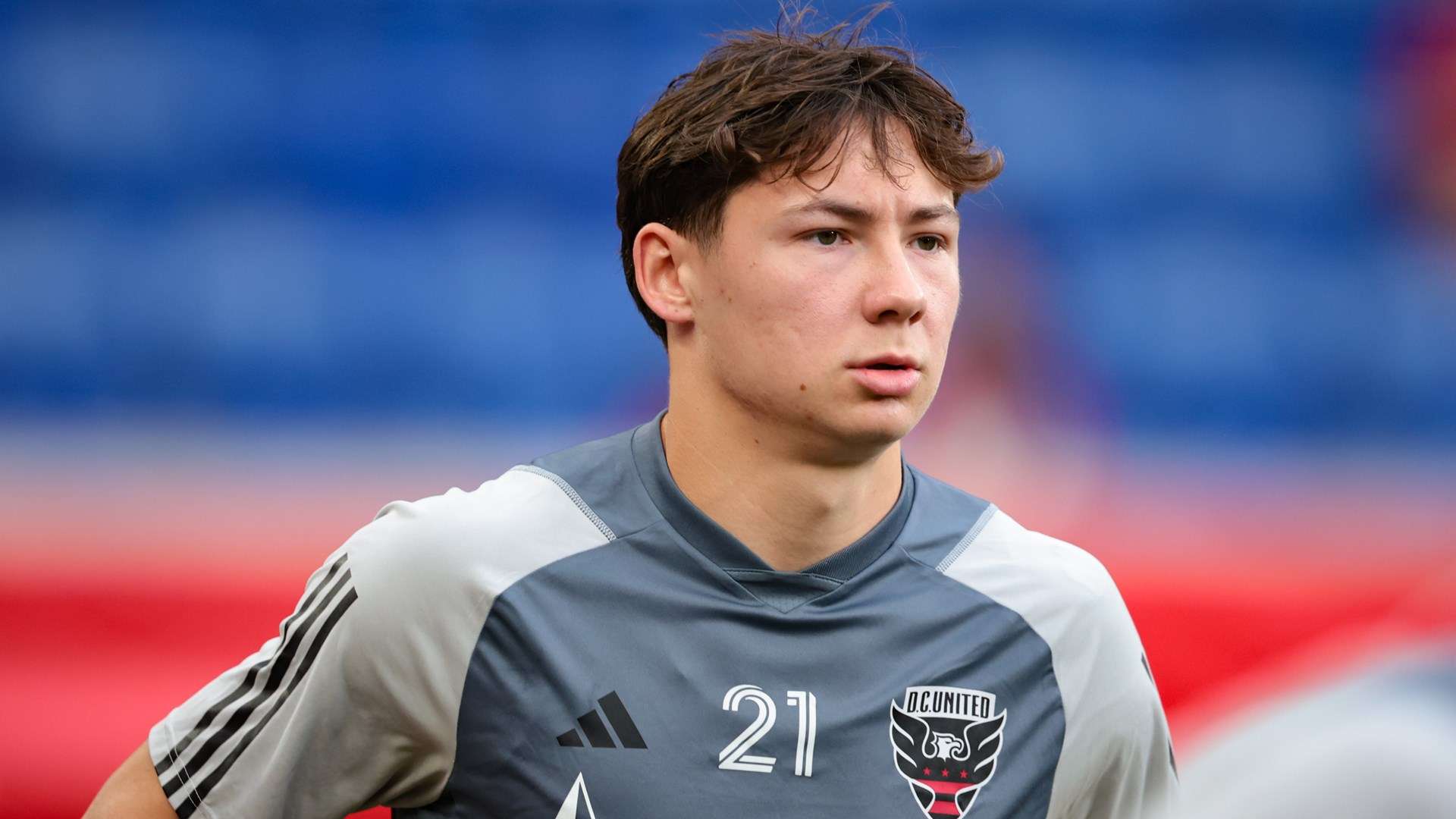 现出非凡的 现出非凡的