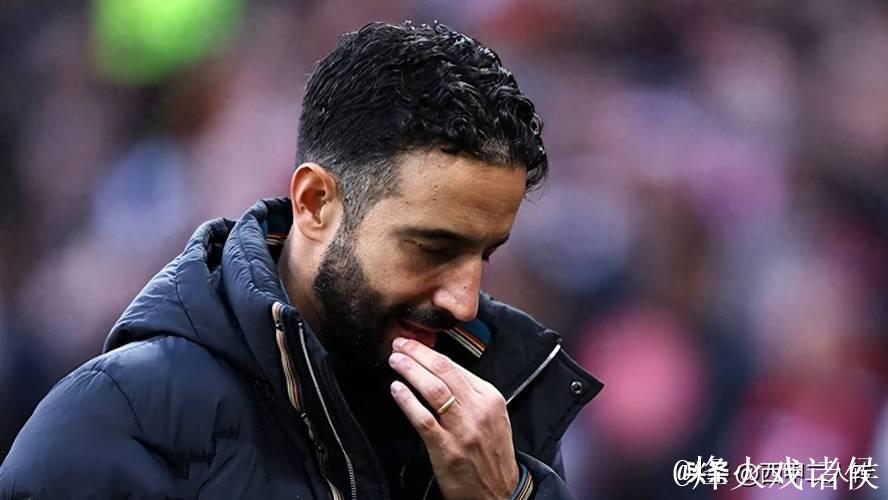 曼联在阿莫林执教的43场英超比赛中仅取得14胜，胜率创队史主教练新低，仅为33%